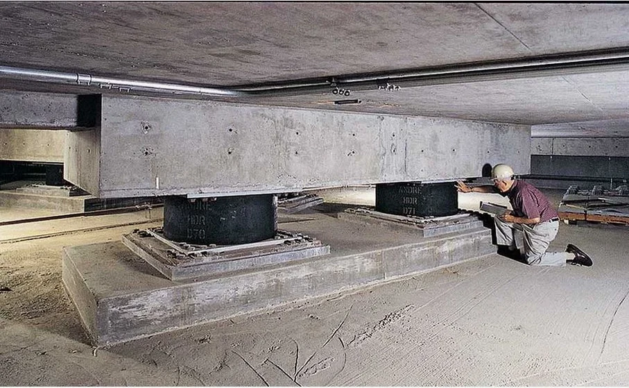 Diseño de Aislación Sísmica de Base en Santiago